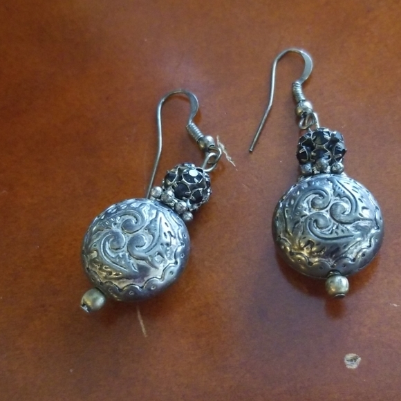 Earrings - Picture 2 of 4
